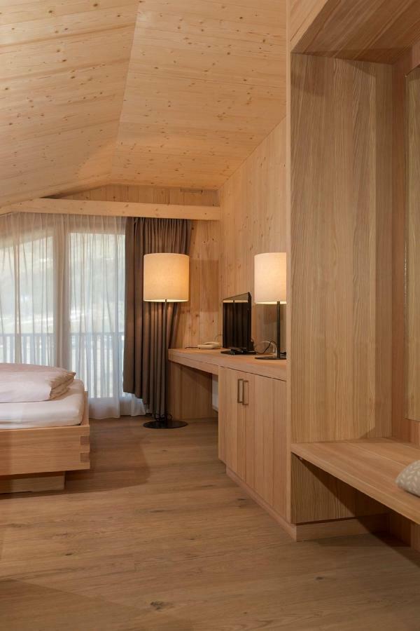 Hotel Schoenblick Sexten ภายนอก รูปภาพ